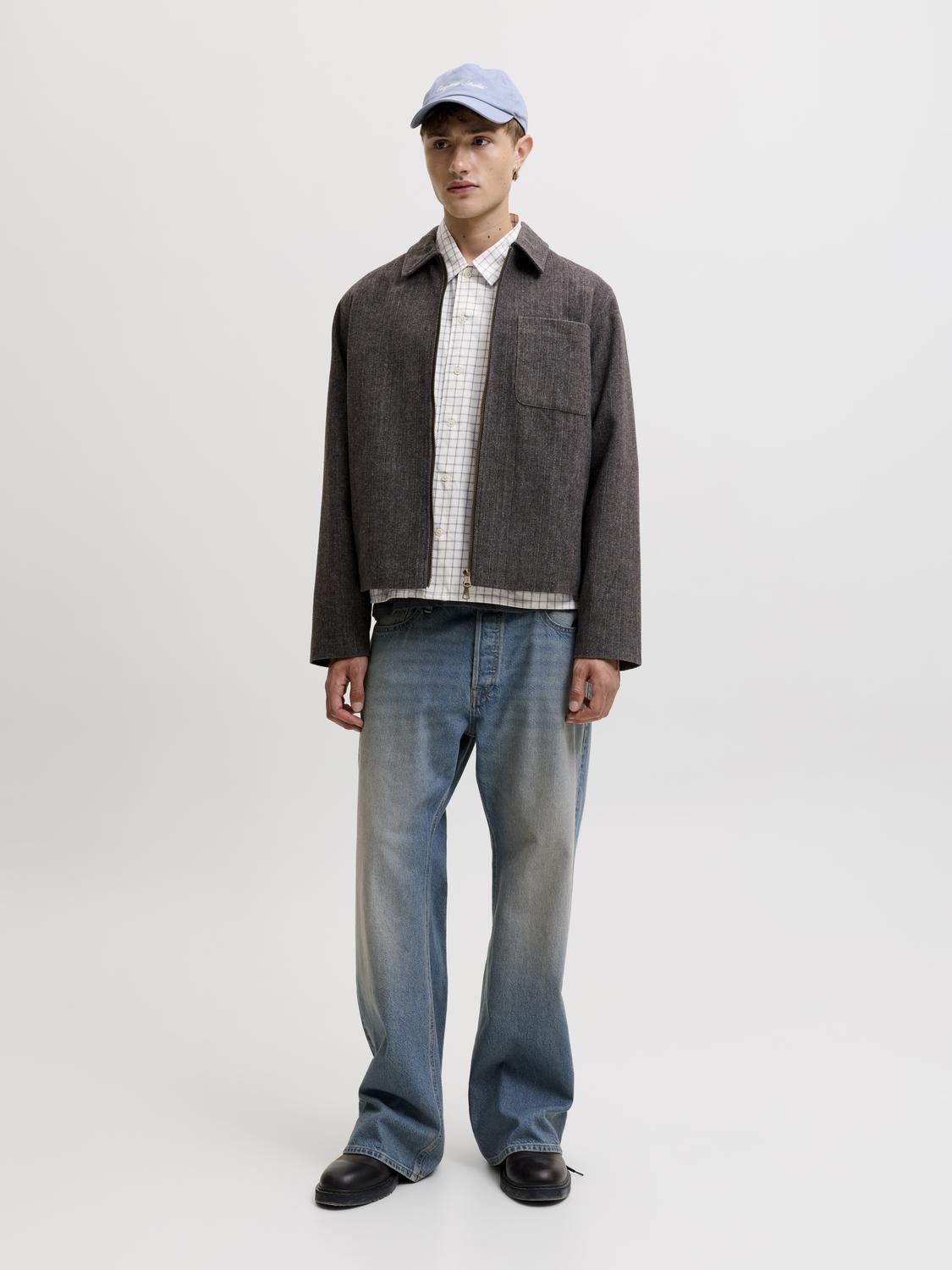 model_shot-front_full